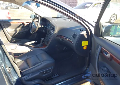 2005 Volvo S60 2.5T Awd z USA, uszkodzony, nr VIN YV1RH592752456293